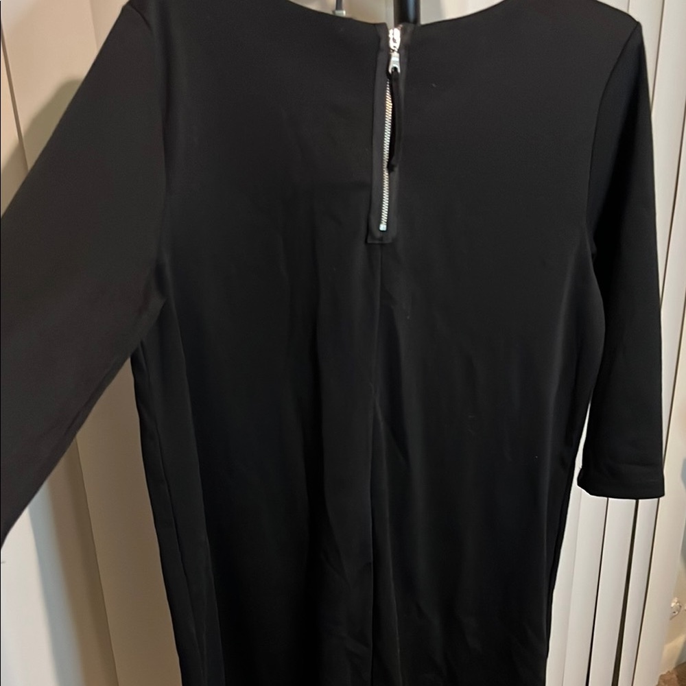 Elegant Black Dress - Picture 6 of 7